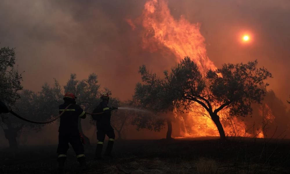 Φωτιά Κεχριές: Εκκενώθηκαν χωριά - Συγκλονίζουν οι εικόνες